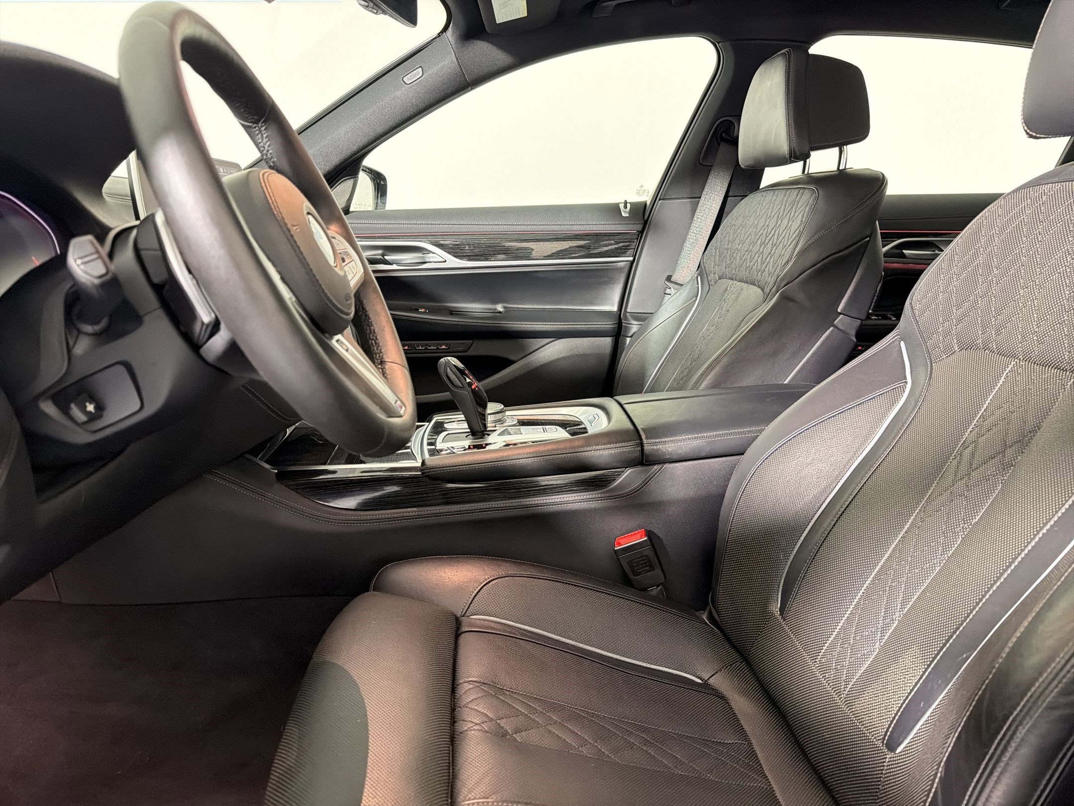 Used 2021 BMW 750i xDrive w/ Luxury Rear Seating Package AWD/4WD image 5