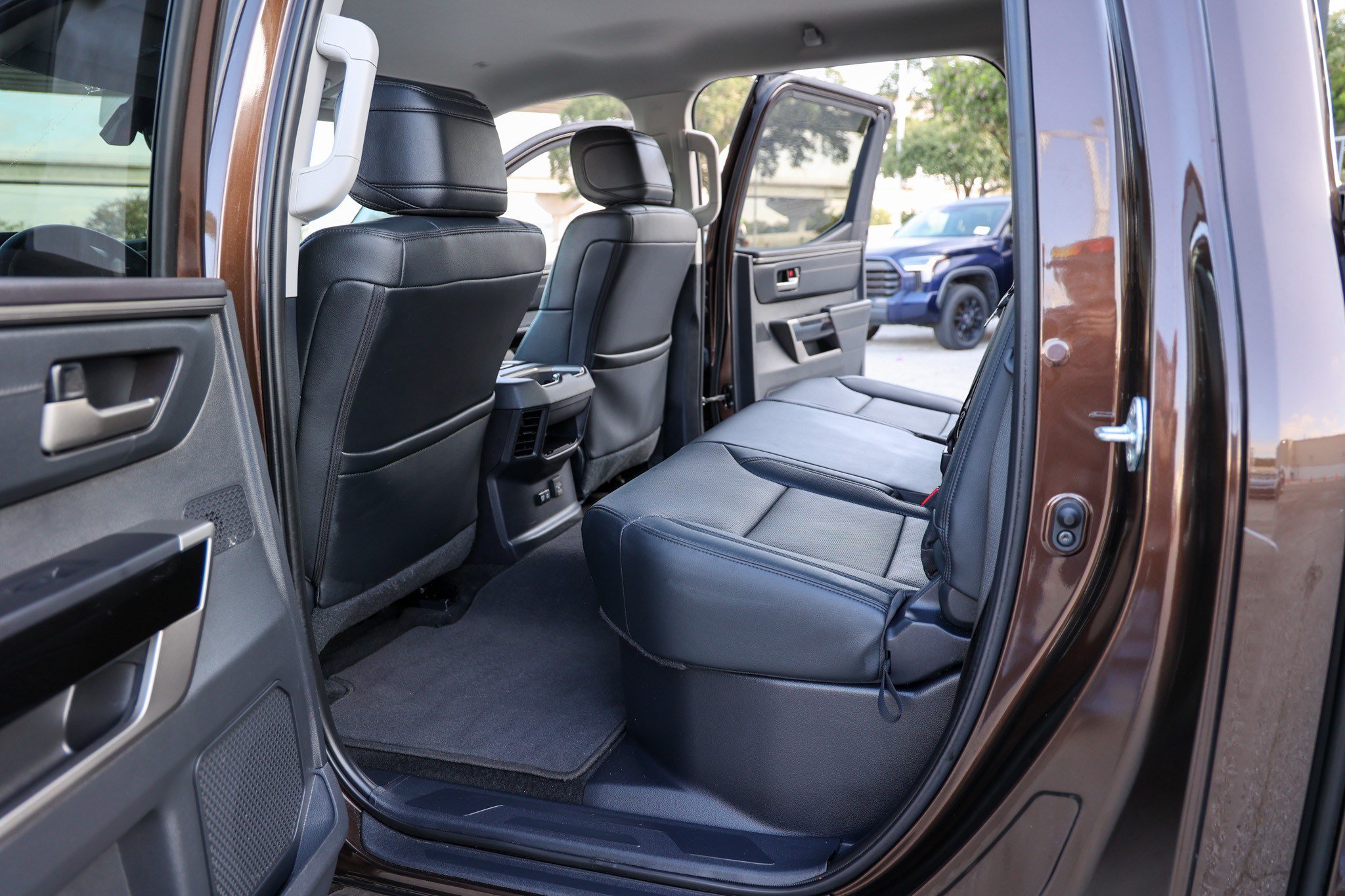 Used 2024 Toyota Tundra Limited w/ Power Package AWD/4WD image 35
