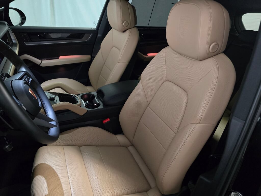 Certified 2026 Porsche Cayenne AWD/4WD image 5