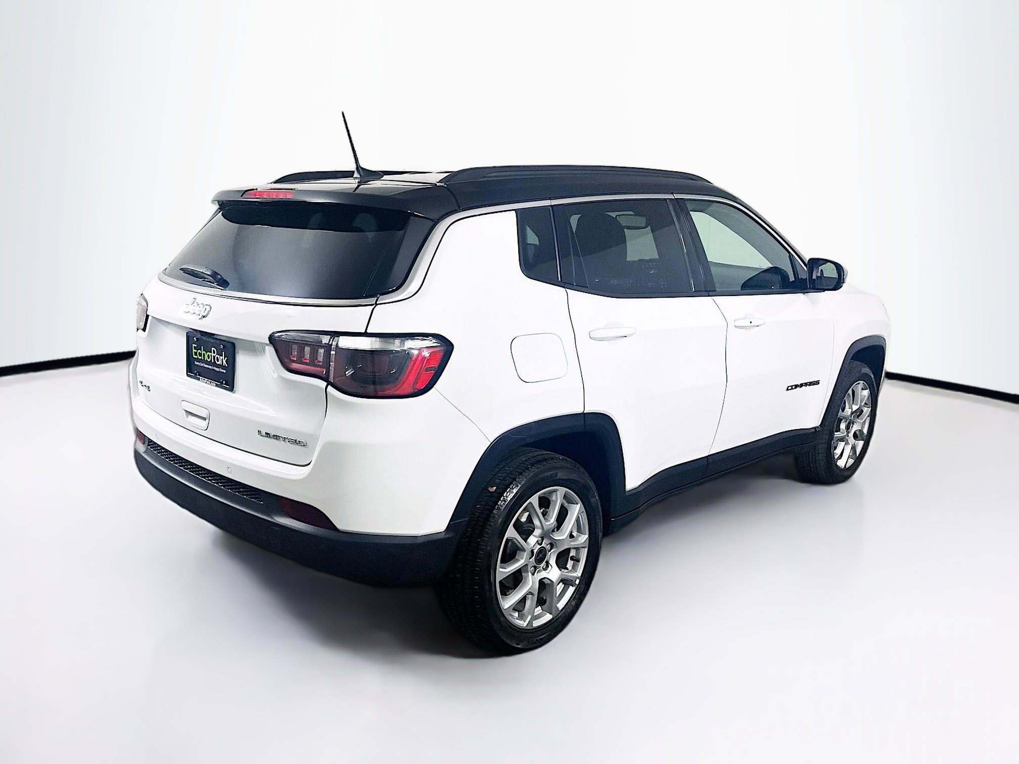 Used 2025 Jeep Compass Limited AWD/4WD image 9