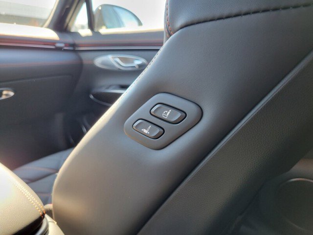 Used 2026 Genesis GV70 3.5T Sport Prestige image 32