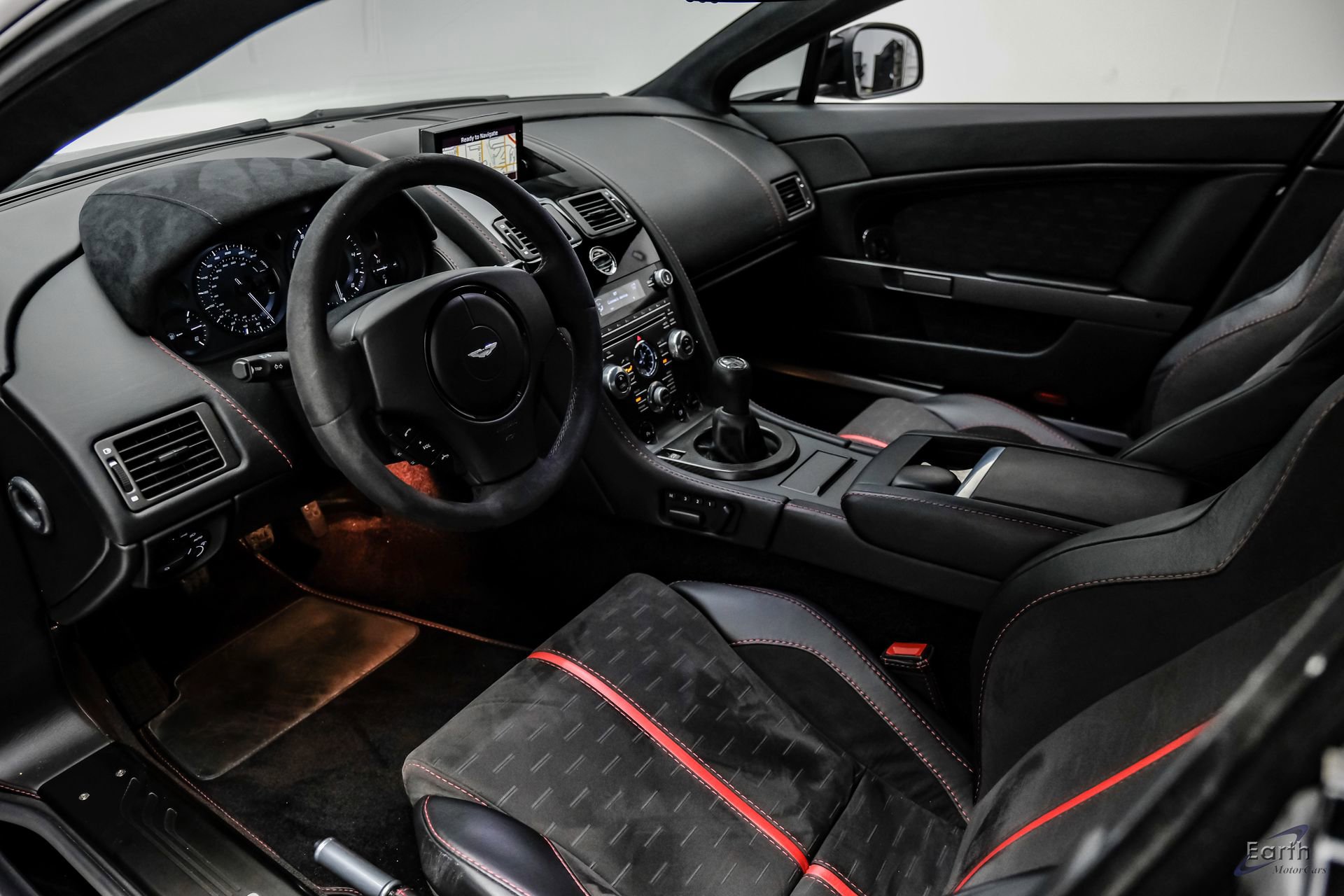 Used 2015 Aston Martin V8 Vantage GT RWD image 2