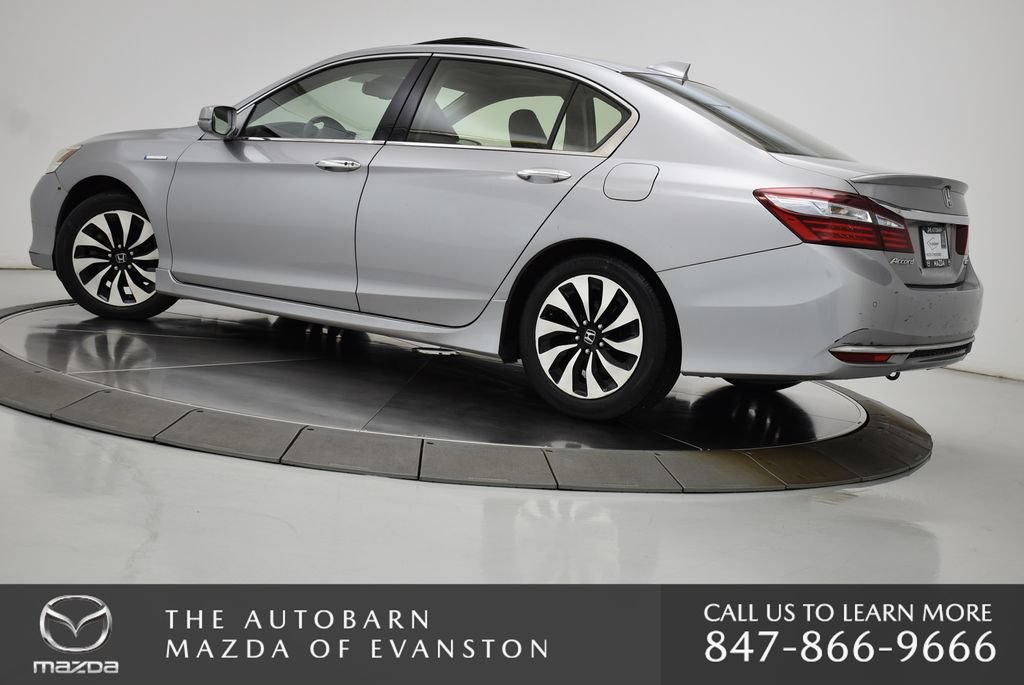 Used 2017 Honda Accord Touring image 6