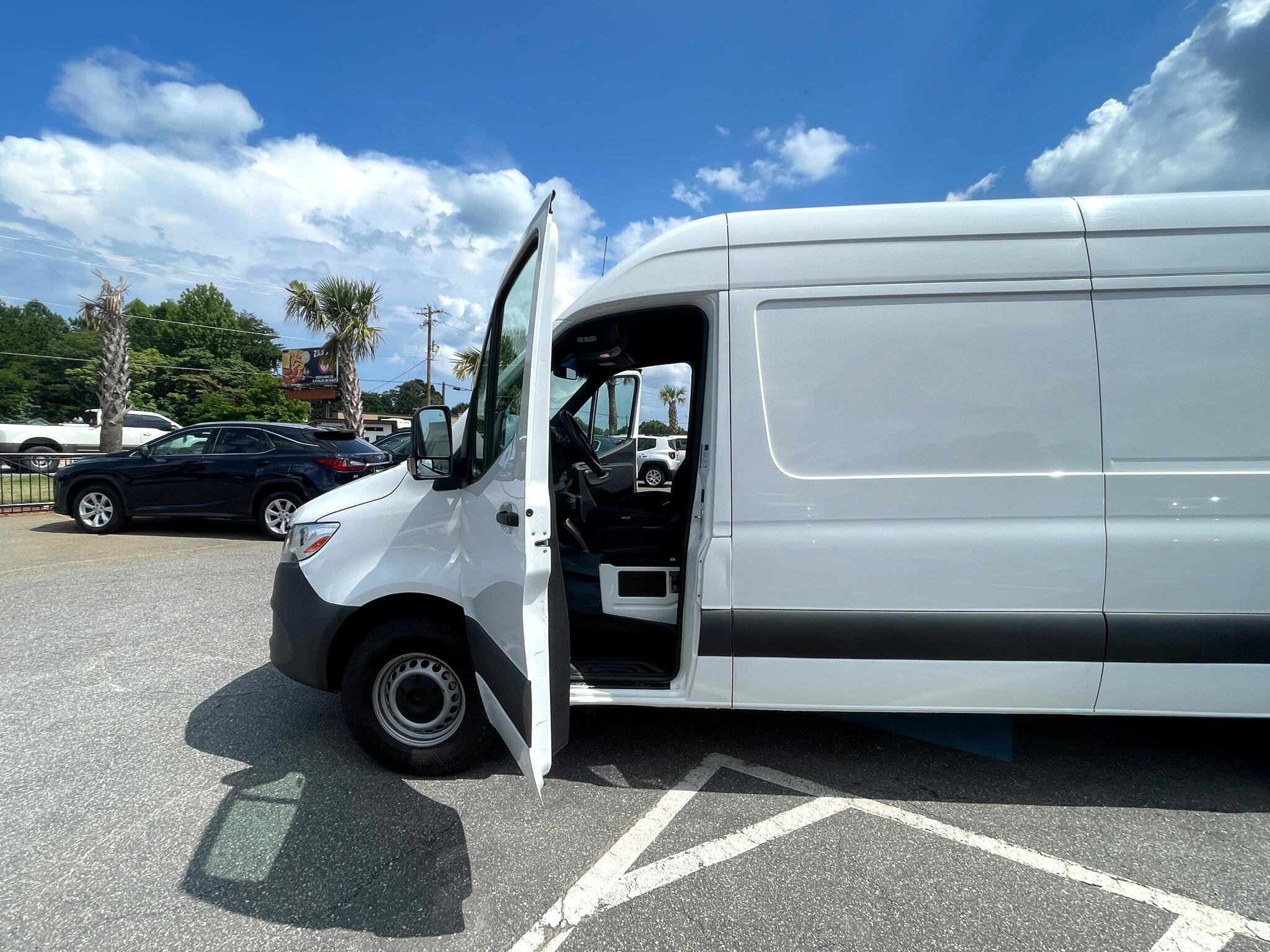 Used 2023 Mercedes-Benz Sprinter 2500 image 11