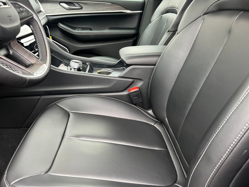New 2026 Jeep Grand Cherokee L Limited w/ Limited Altitude Package image 23
