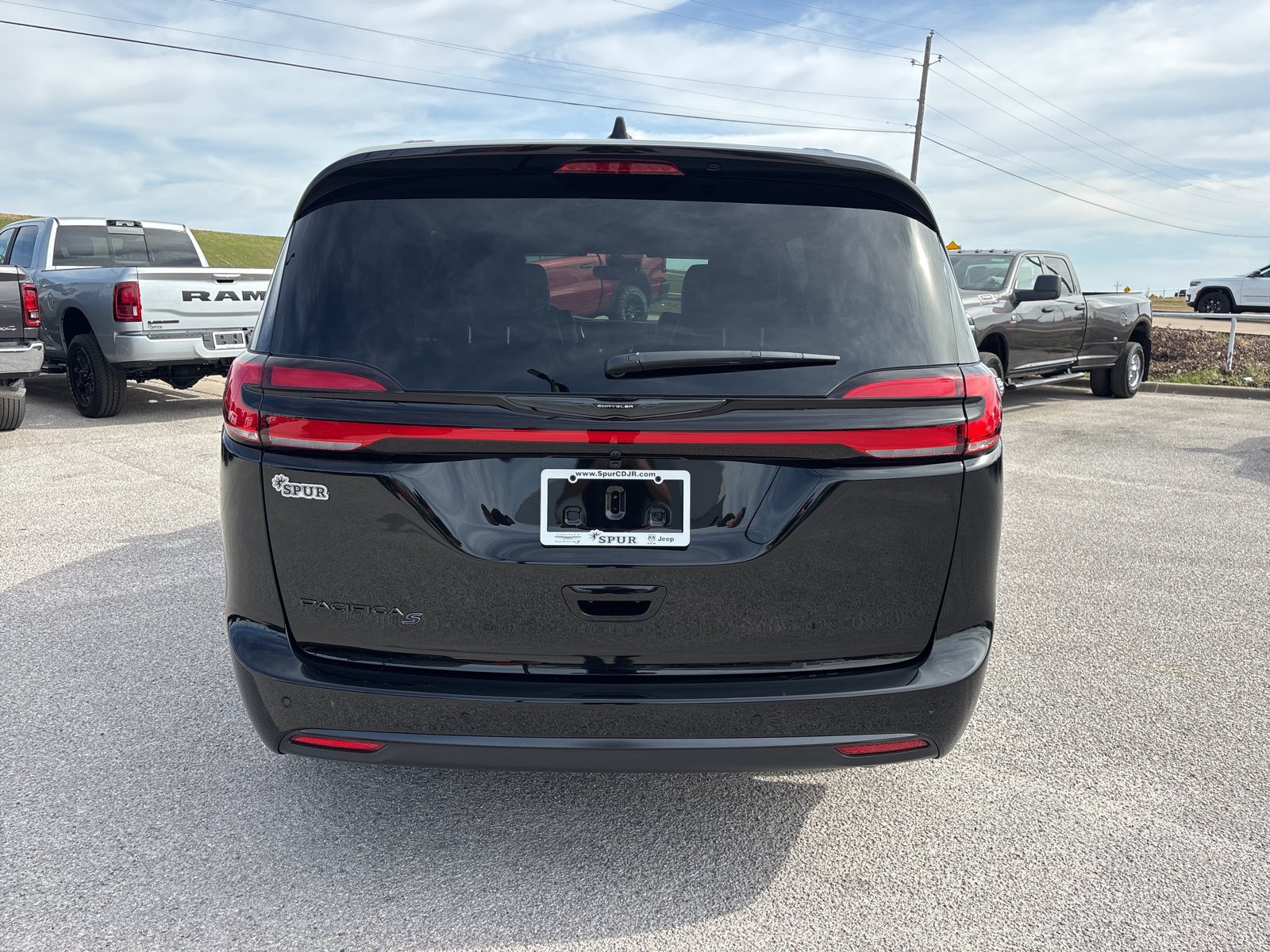 New 2026 Chrysler Pacifica Select w/ S Appearance Package FWD image 5