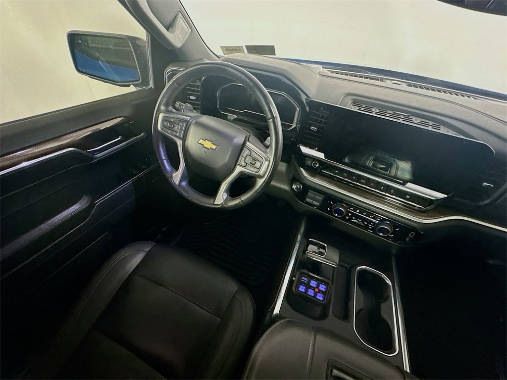 Used 2022 Chevrolet Silverado 1500 LT w/ Z71 Off-Road Package image 9