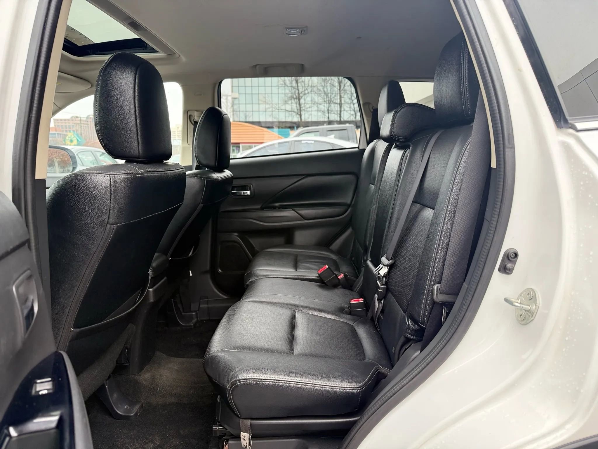 Used 2017 Mitsubishi Outlander GT image 29