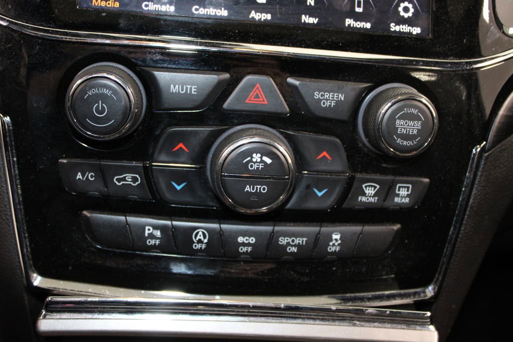 Used 2020 Jeep Grand Cherokee Altitude image 28