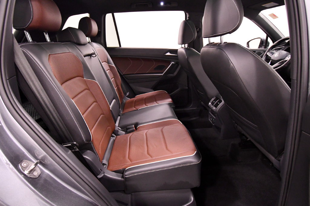 Used 2022 Volkswagen Tiguan SEL R-Line AWD/4WD image 17