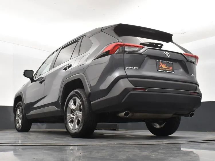 Used 2025 Toyota RAV4 XLE FWD image 12