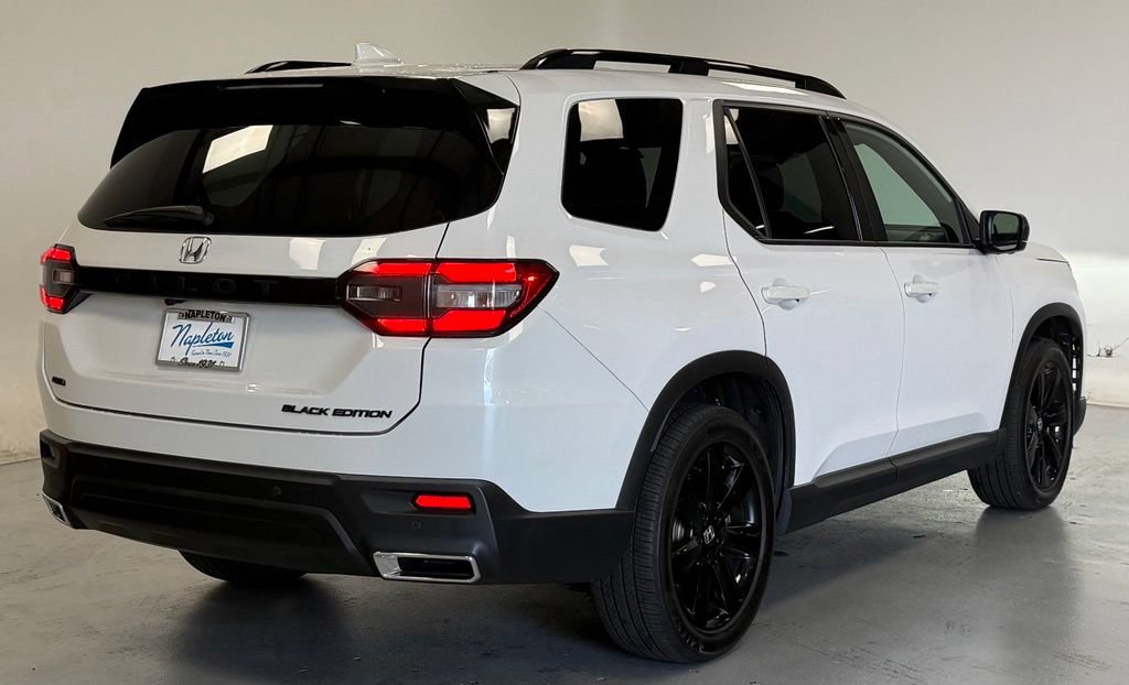 Used 2025 Honda Pilot Black Edition image 3