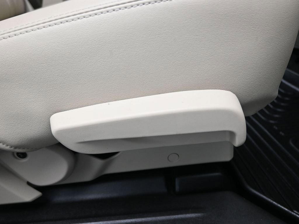 Used 2020 Buick Enclave Premium w/ Surround and Sites Package AWD/4WD image 29