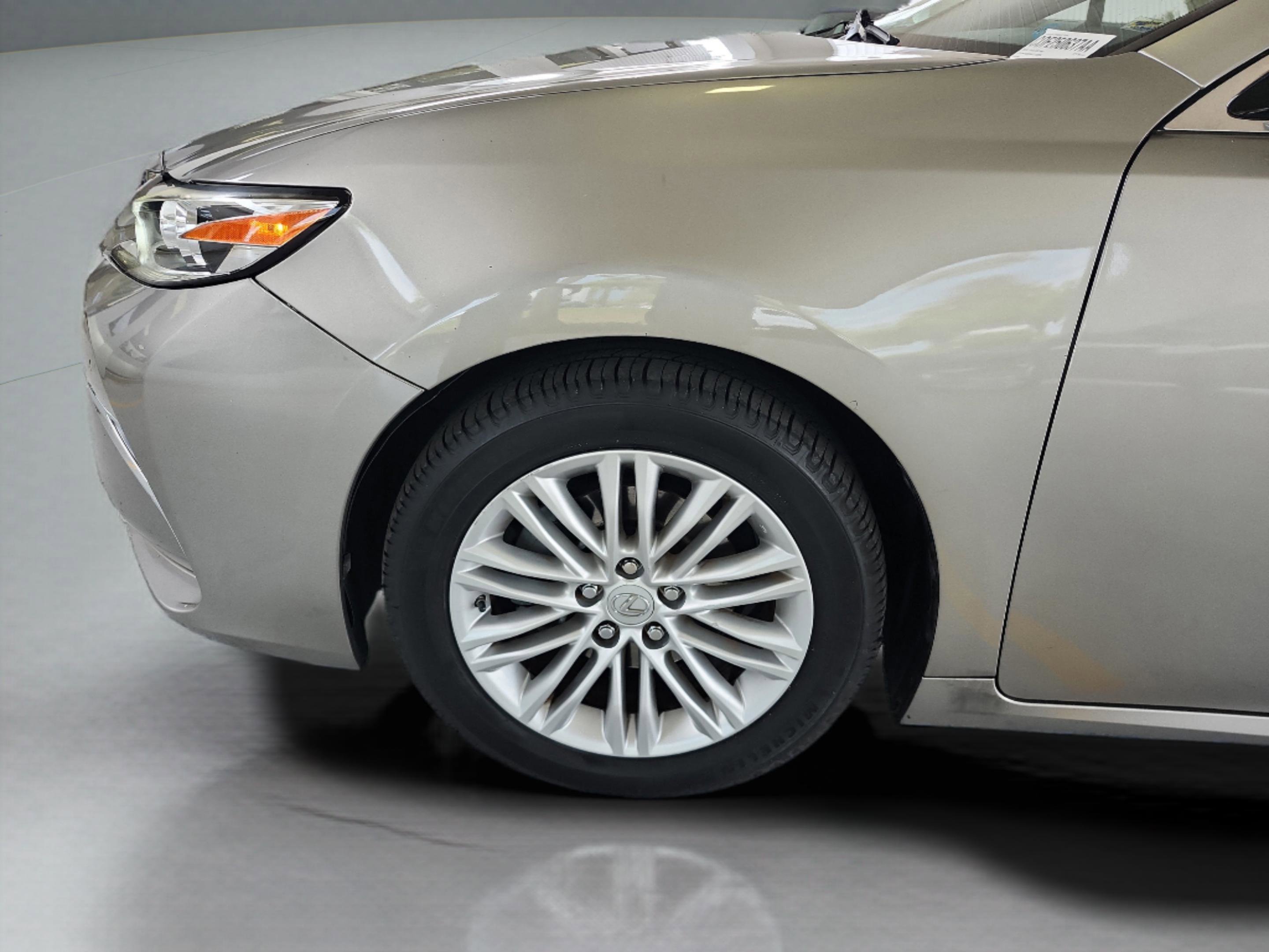 Used 2016 Lexus ES 350 w/ Premium Package w/Wood Trim image 9