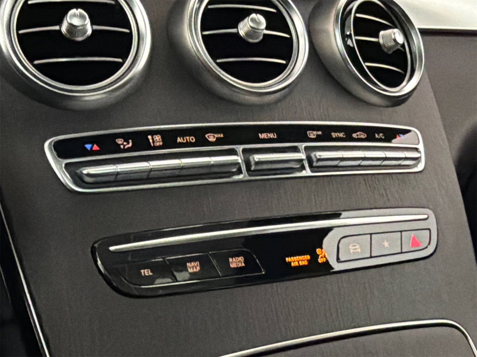 Used 2021 Mercedes-Benz GLC 300 4MATIC image 23