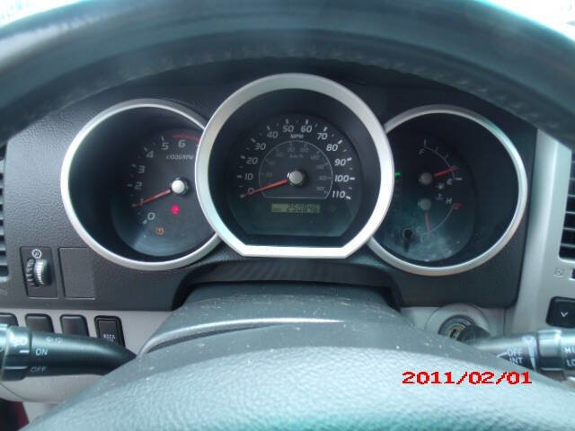 Used 2006 Toyota 4Runner SR5 AWD/4WD image 11