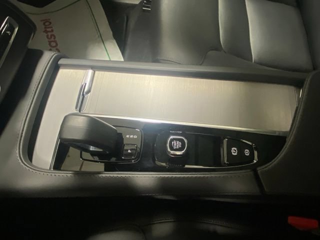 Used 2025 Volvo XC90 B5 Core AWD/4WD image 25