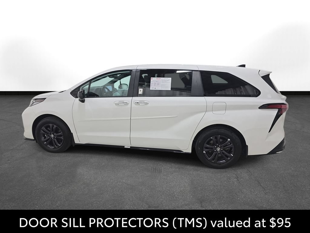 Certified 2025 Toyota Sienna XSE AWD/4WD image 11