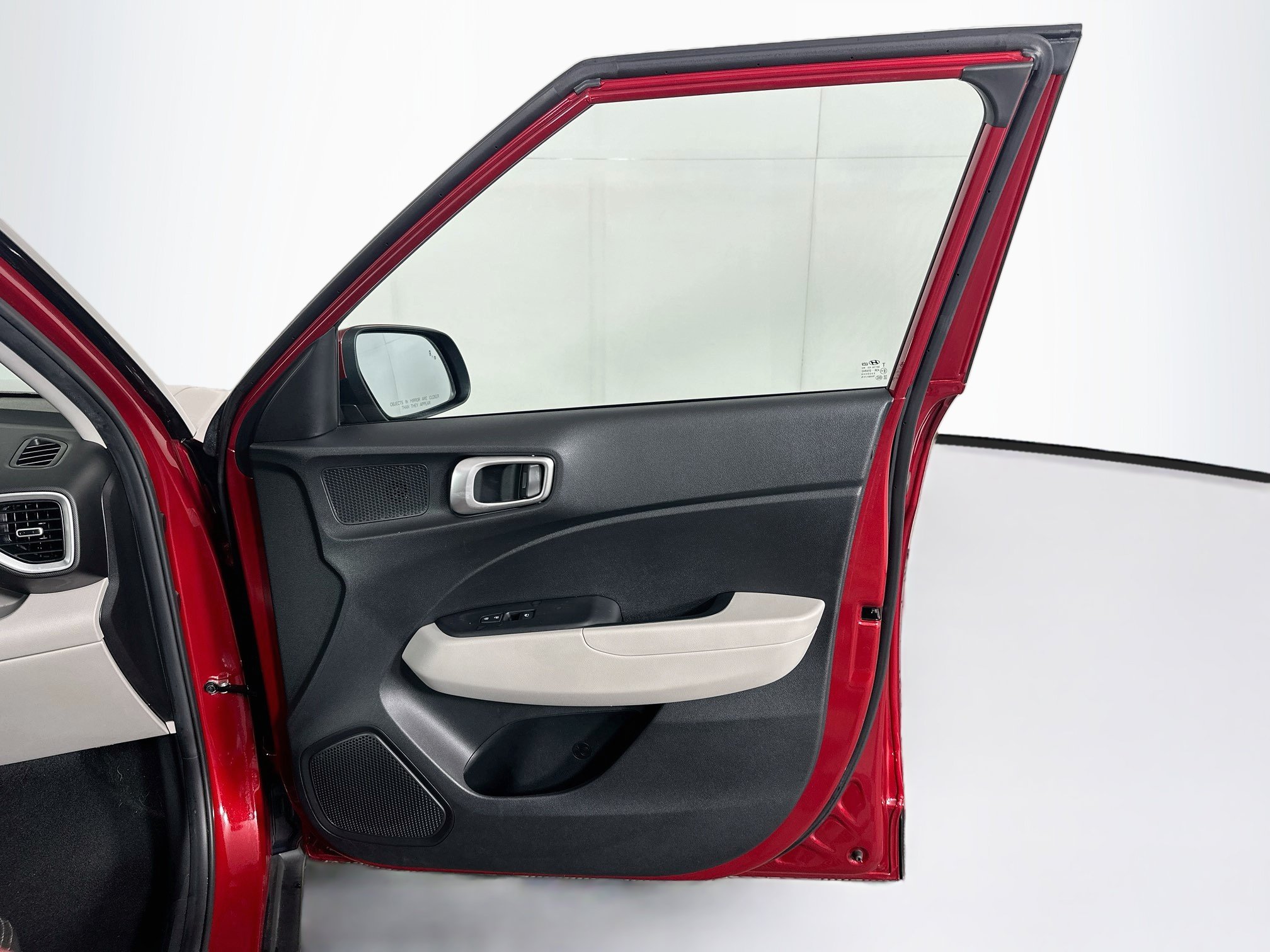 Used 2025 Hyundai Venue SEL FWD image 29