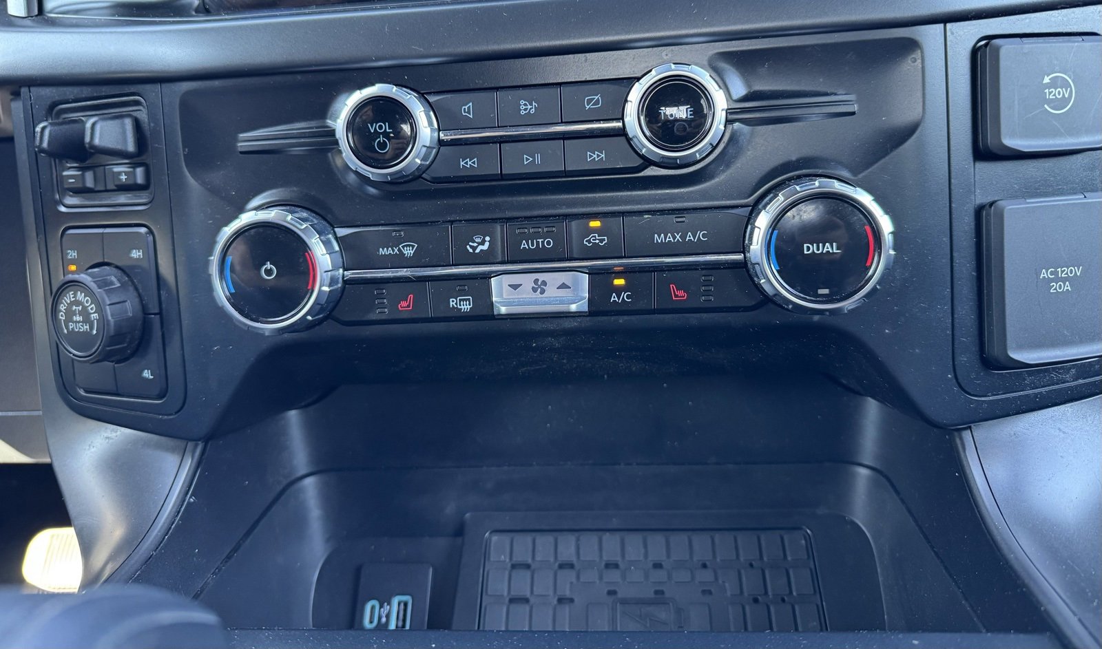 Used 2024 Ford F150 XLT w/ Equipment Group 302A MID image 20