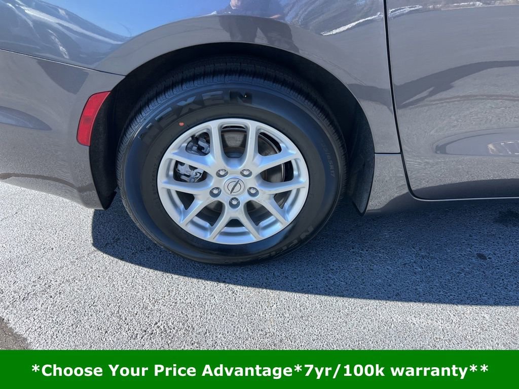 Certified 2023 Chrysler Pacifica Touring-L image 10