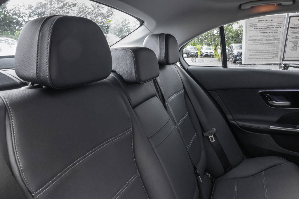 Used 2025 Mercedes-Benz C 300 4MATIC Sedan image 33