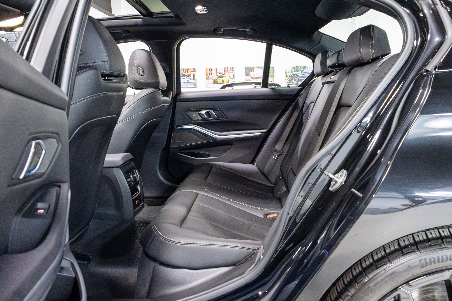 Used 2025 BMW M340i xDrive w/ Premium Package image 9