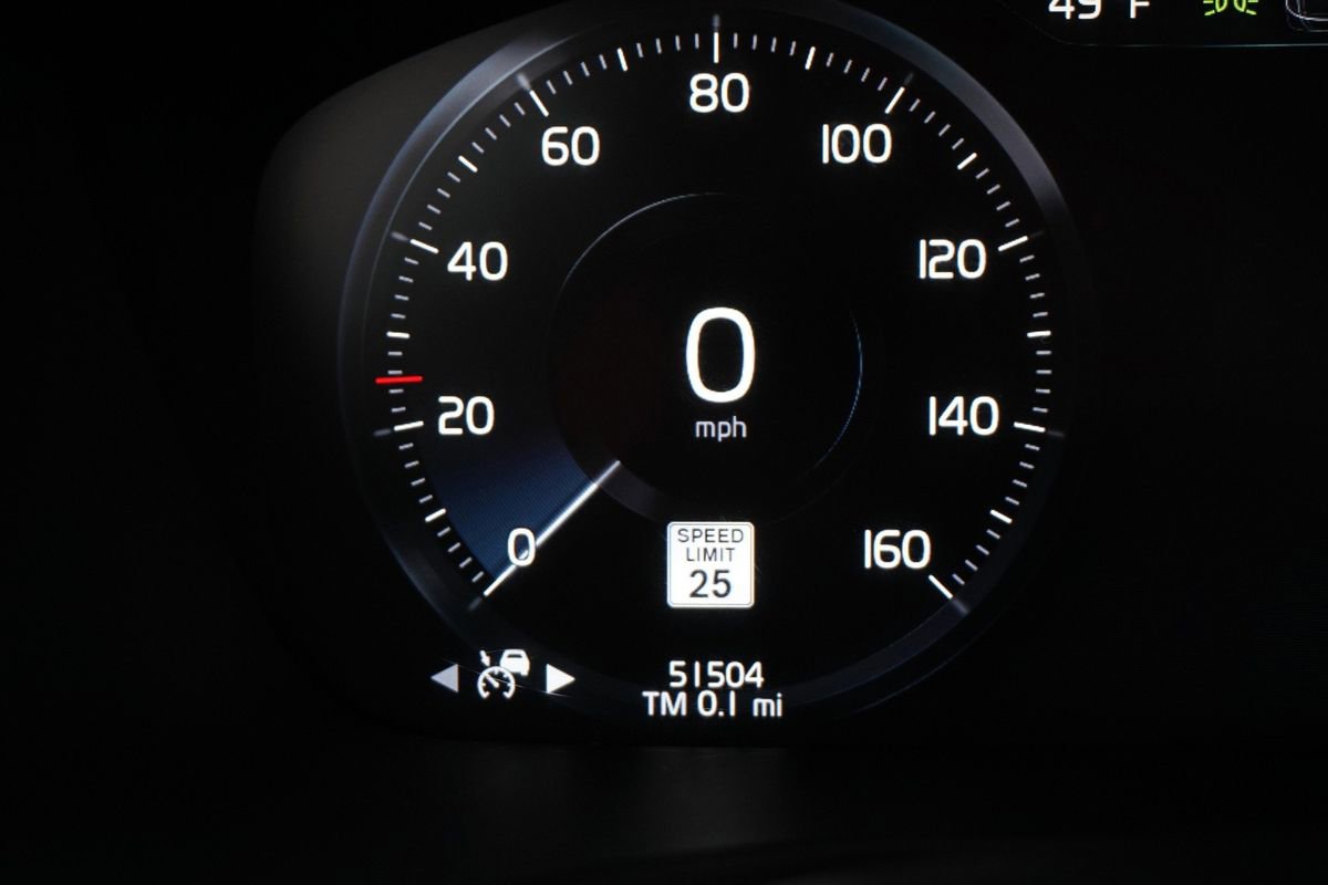 Used 2022 Volvo S60 T8 Inscription image 28