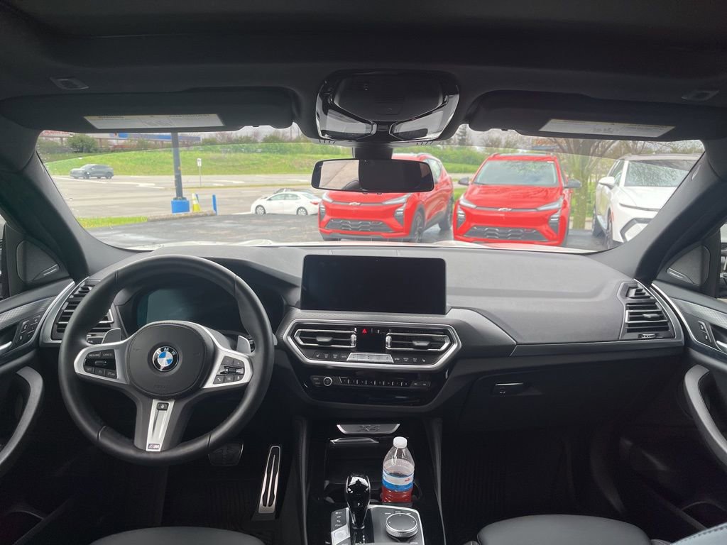 Used 2025 BMW X4 xDrive30i w/ Premium Package image 5