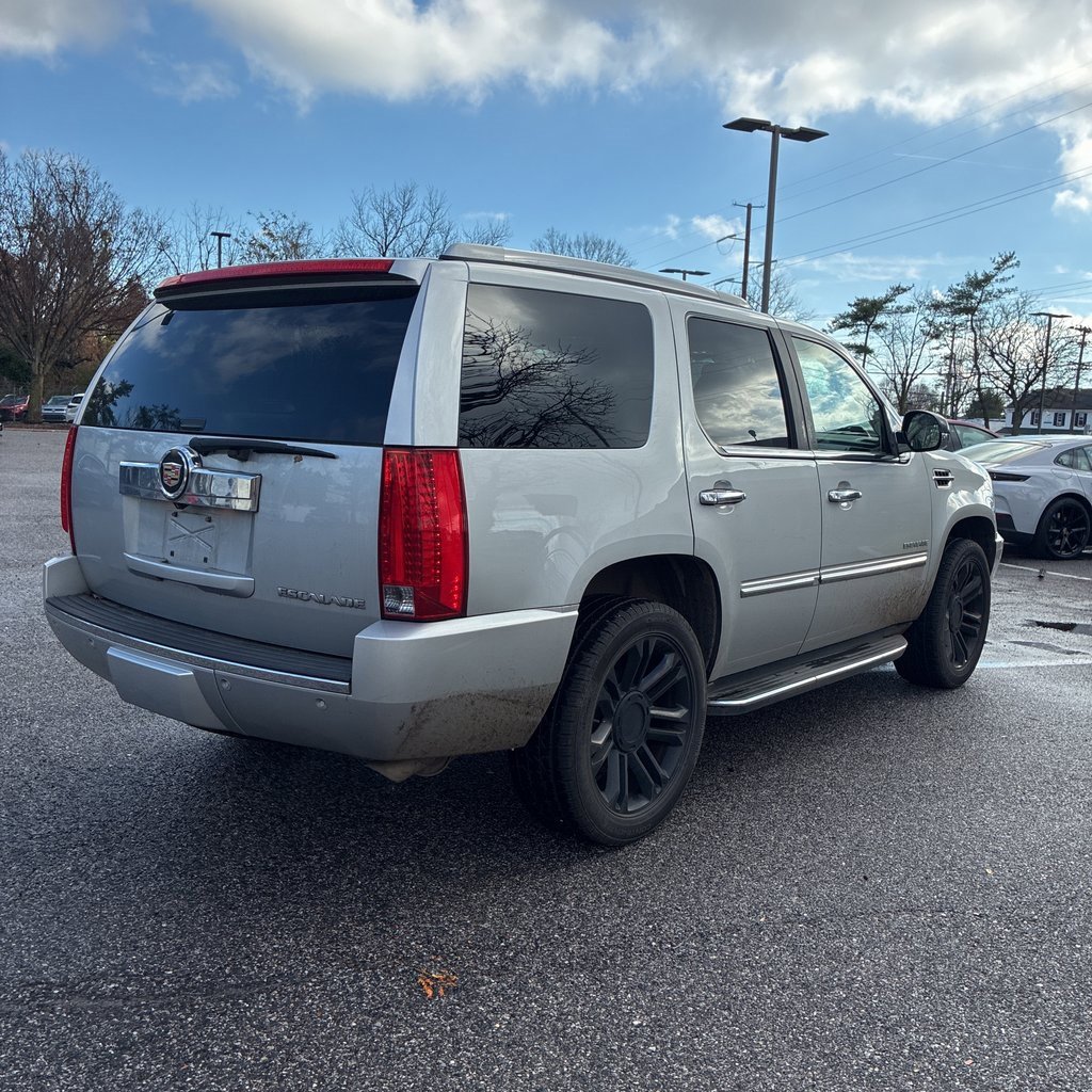 Used 2013 Cadillac Escalade Luxury image 4