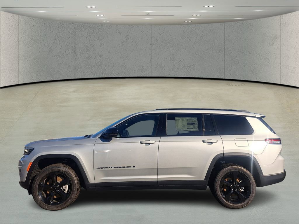 New 2025 Jeep Grand Cherokee L Laredo image 8
