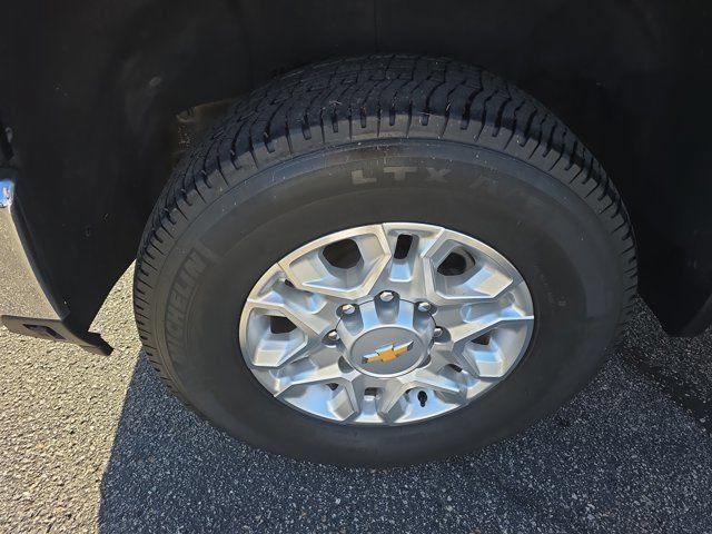 Used 2024 Chevrolet Silverado 2500 LT AWD/4WD image 12