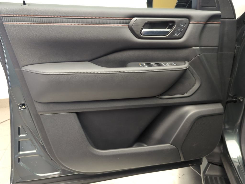 Certified 2025 Nissan Armada PRO-4X AWD/4WD image 27