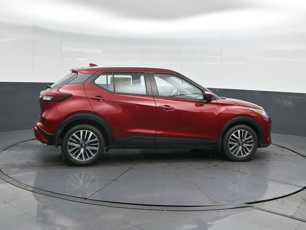 Used 2023 Nissan Kicks SV FWD image 3