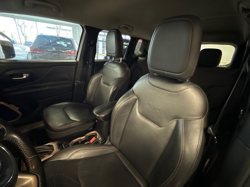 Used 2016 Jeep Renegade Limited FWD image 12