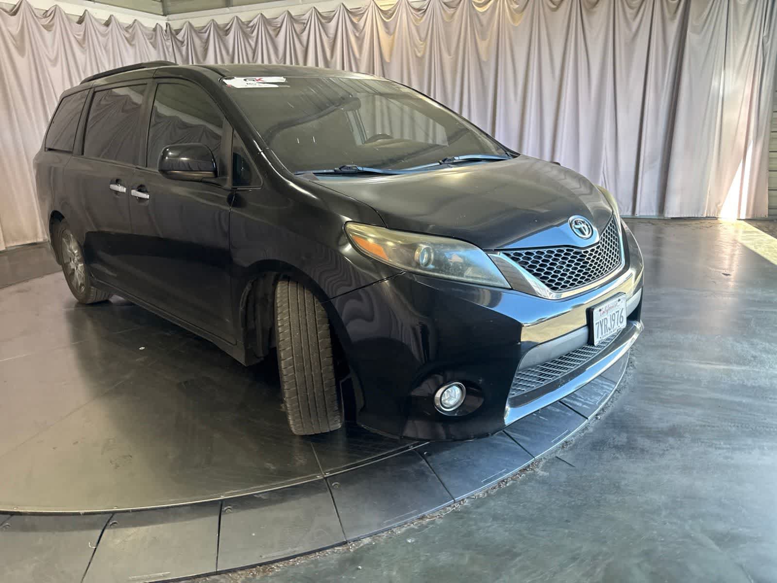 Used 2015 Toyota Sienna SE FWD image 3