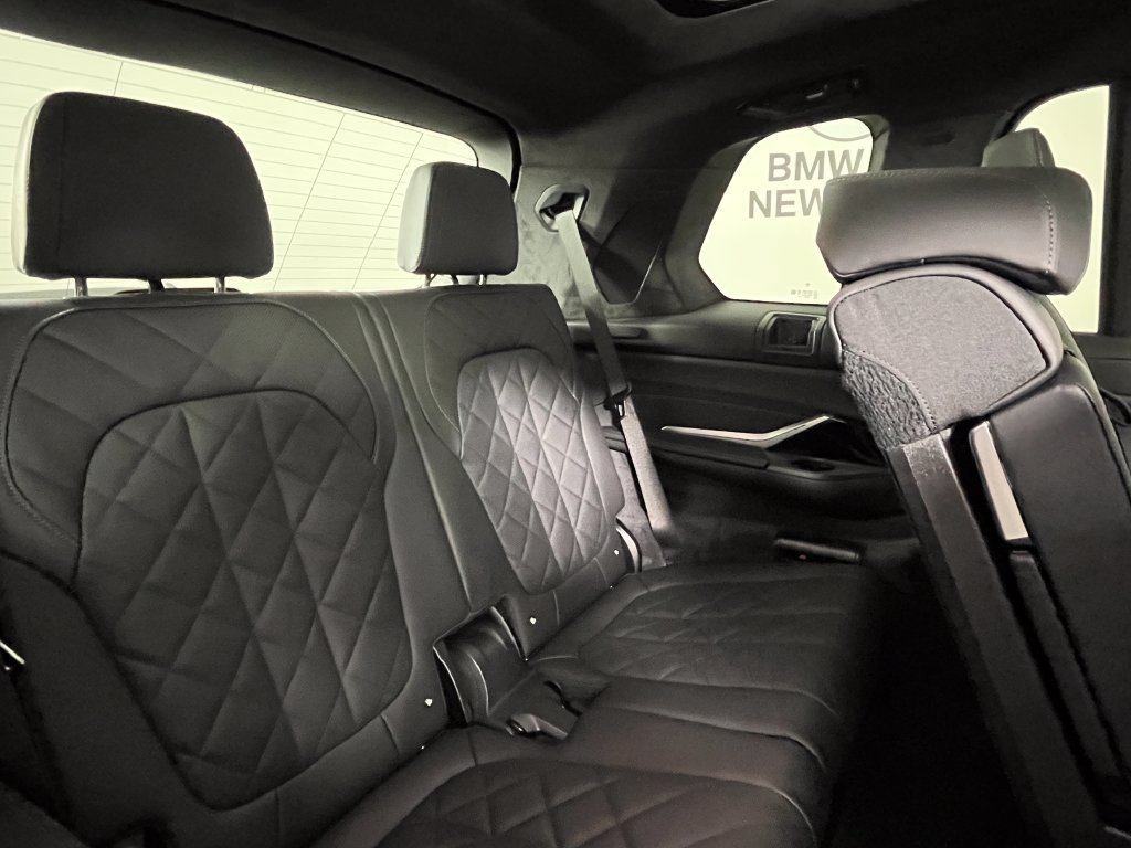 Used 2027 BMW X7 xDrive40i w/ Executive Package AWD/4WD image 24