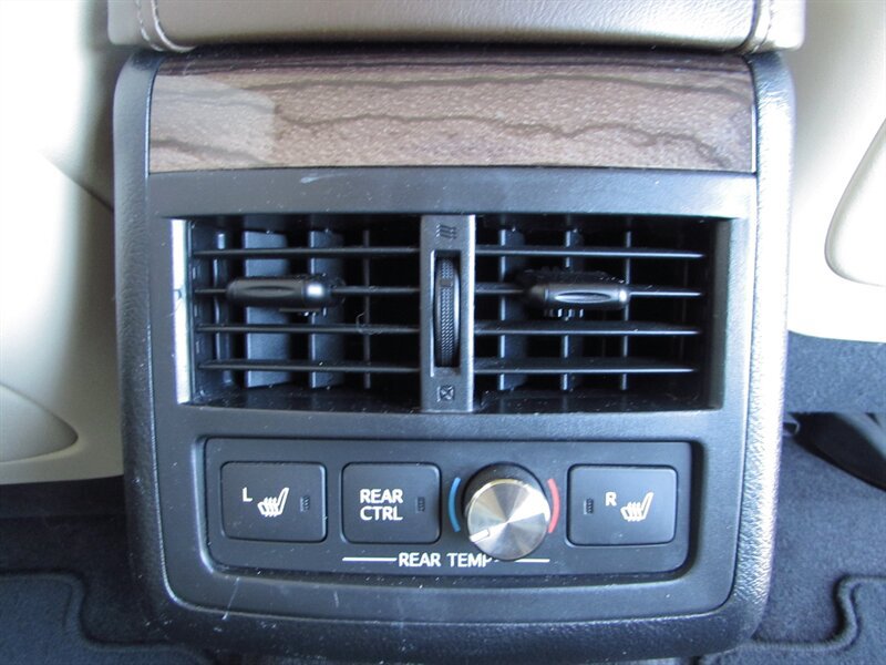 Used 2014 Toyota Avalon Limited w/ Technology Package FWD image 28