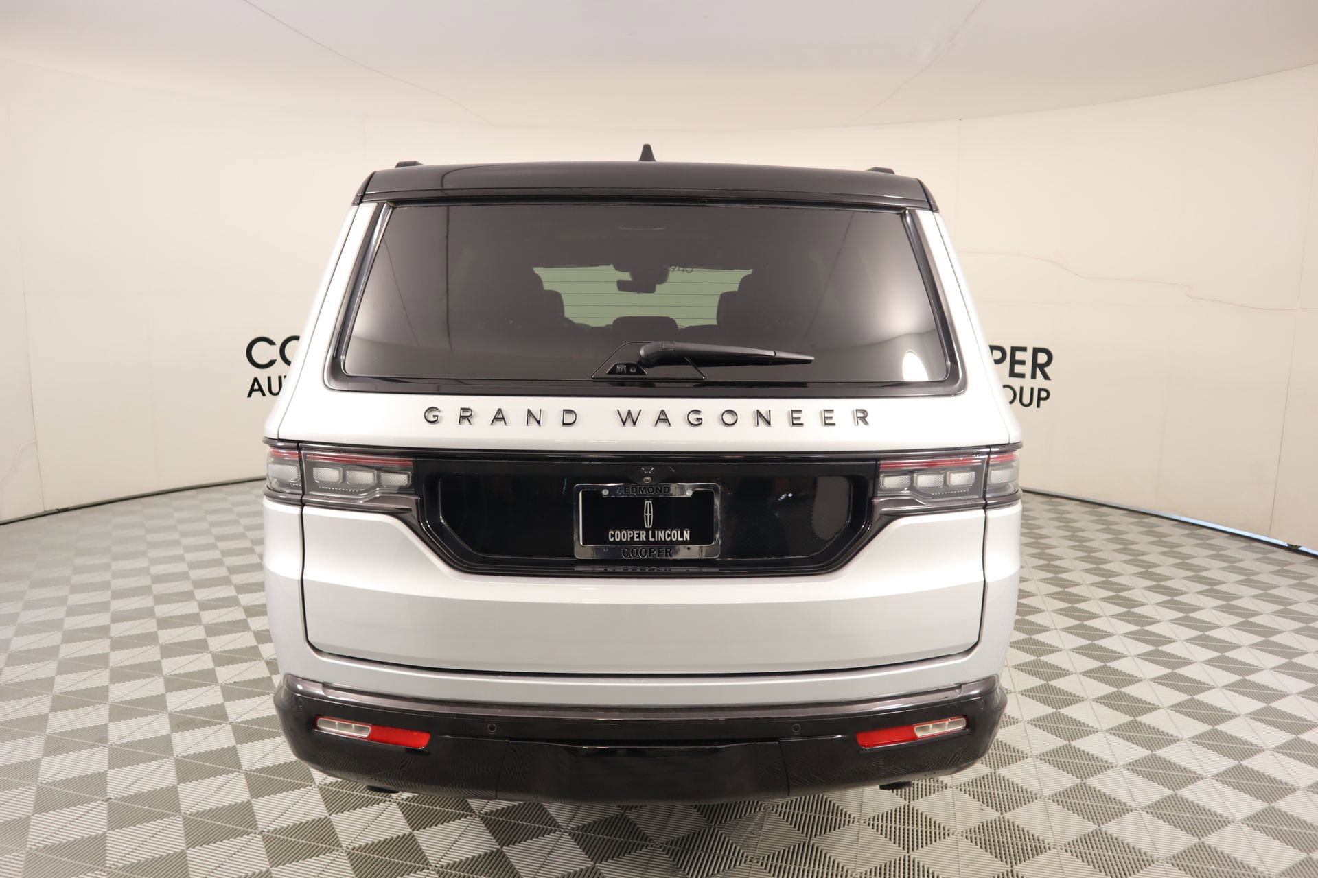Used 2024 Jeep Grand Wagoneer Series II w/ Quick Order Packagew 28T AWD/4WD image 24