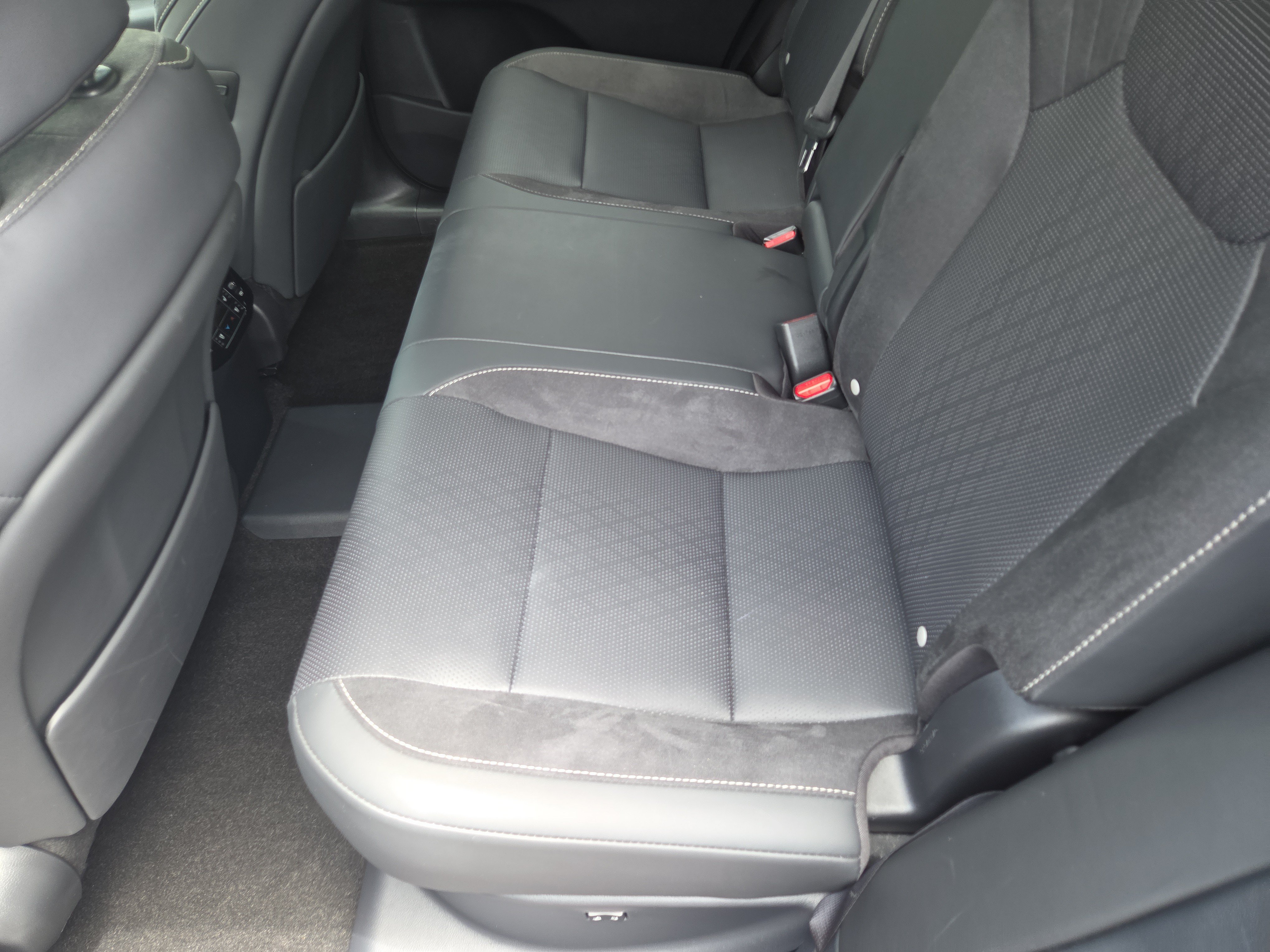 Certified 2025 Lexus RX 450h AWD w/ Convenience Package image 18