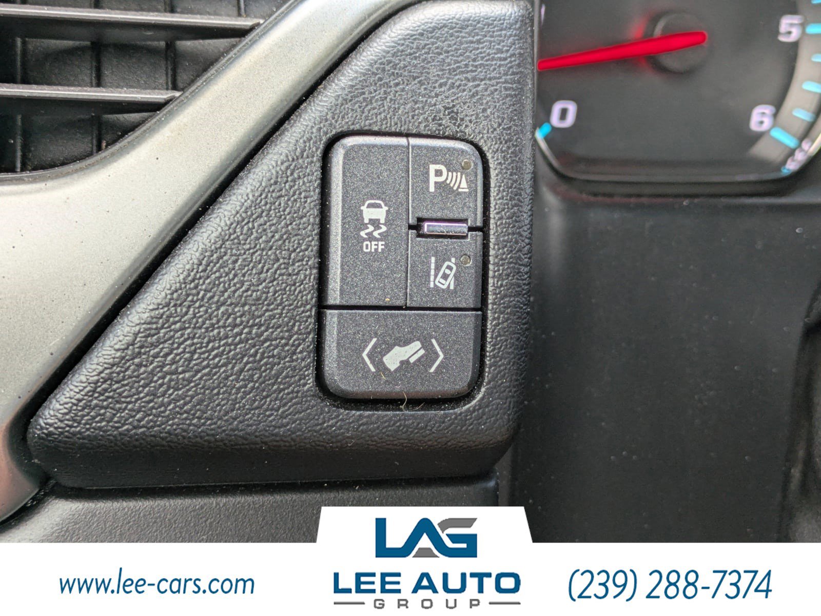 Used 2015 Chevrolet Suburban LTZ RWD image 21