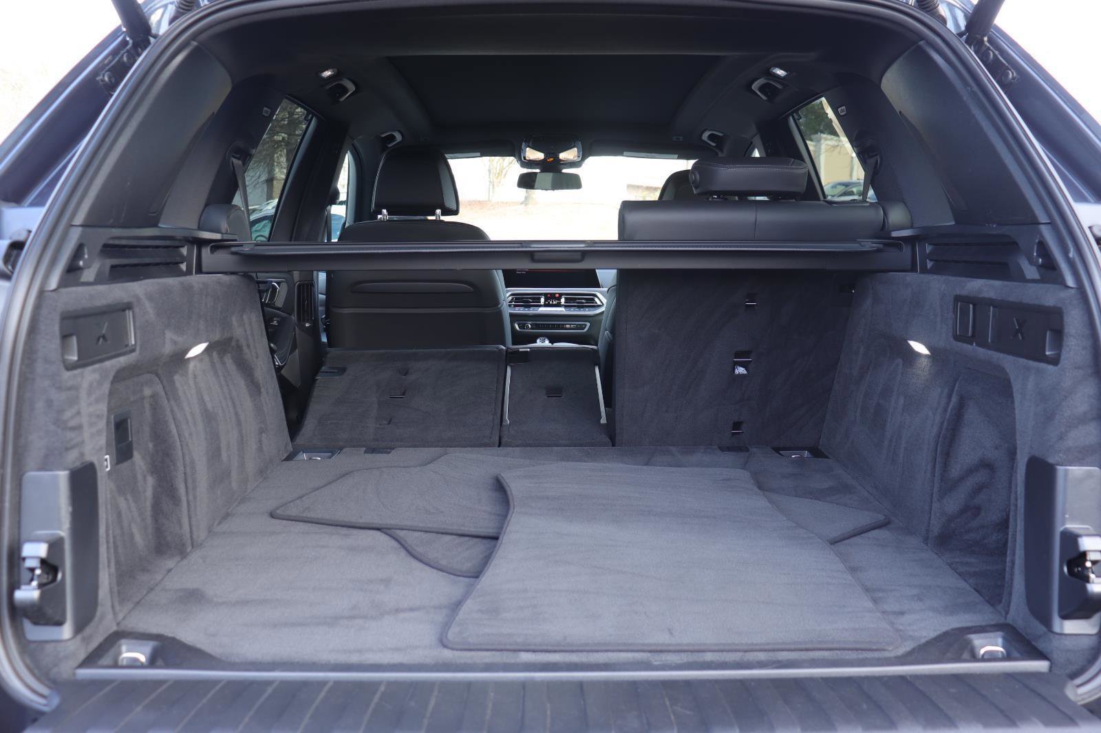 Used 2022 BMW X5 M50i w/ Executive Package image 14