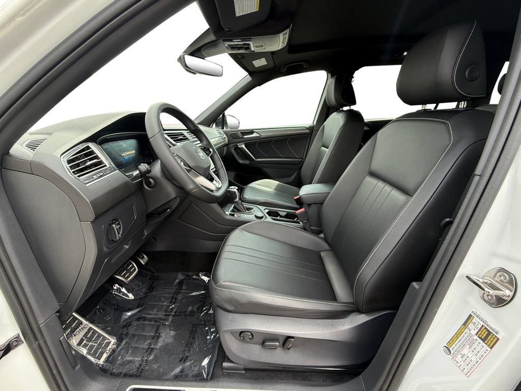 Used 2024 Volkswagen Tiguan SE R-Line AWD/4WD image 9