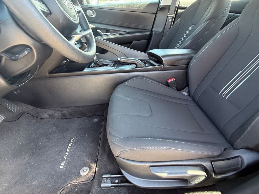 Used 2022 Hyundai Elantra SEL FWD image 12
