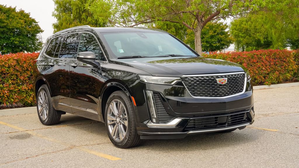 Certified 2025 Cadillac XT6 Premium Luxury w/ Platinum Package image 5