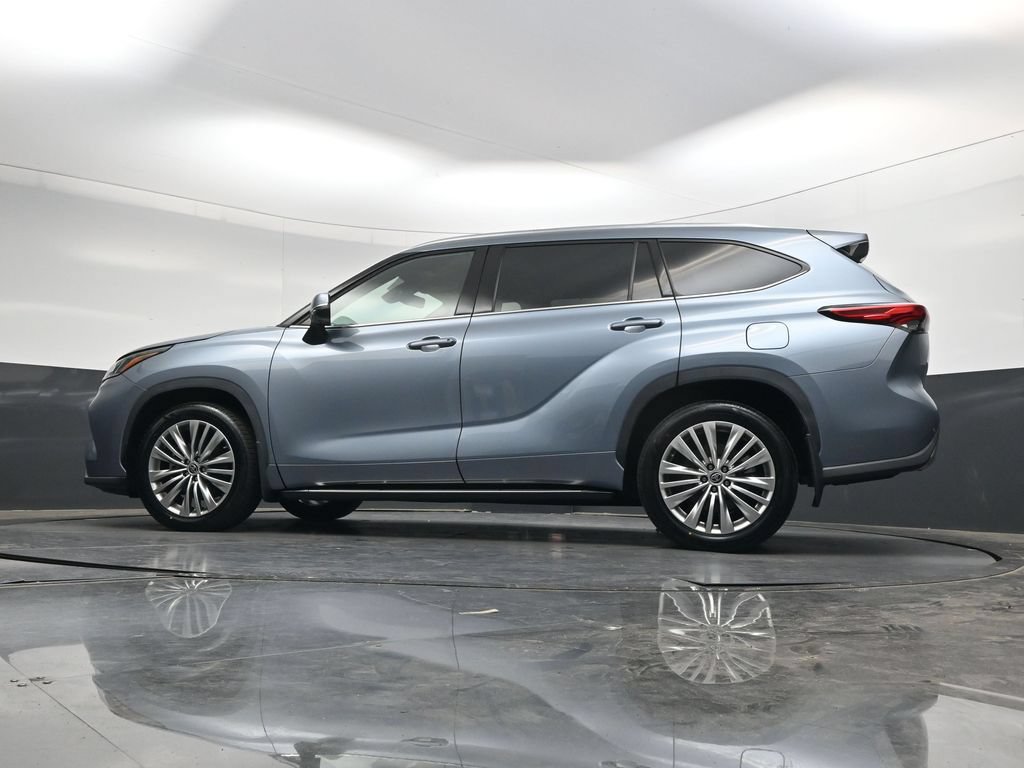 Used 2022 Toyota Highlander Platinum AWD/4WD image 30