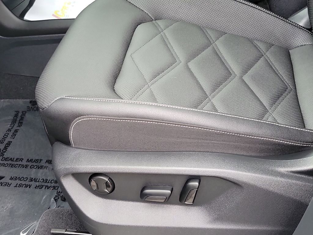Used 2025 Volkswagen Atlas SE FWD image 13