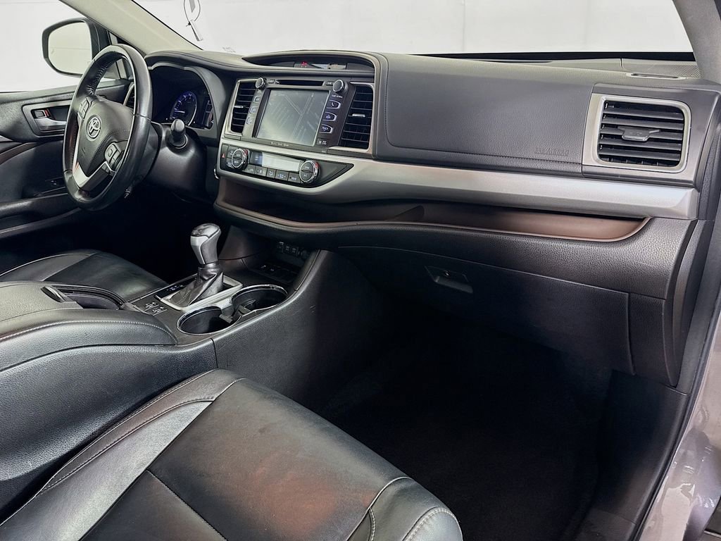 Used 2018 Toyota Highlander XLE FWD image 38
