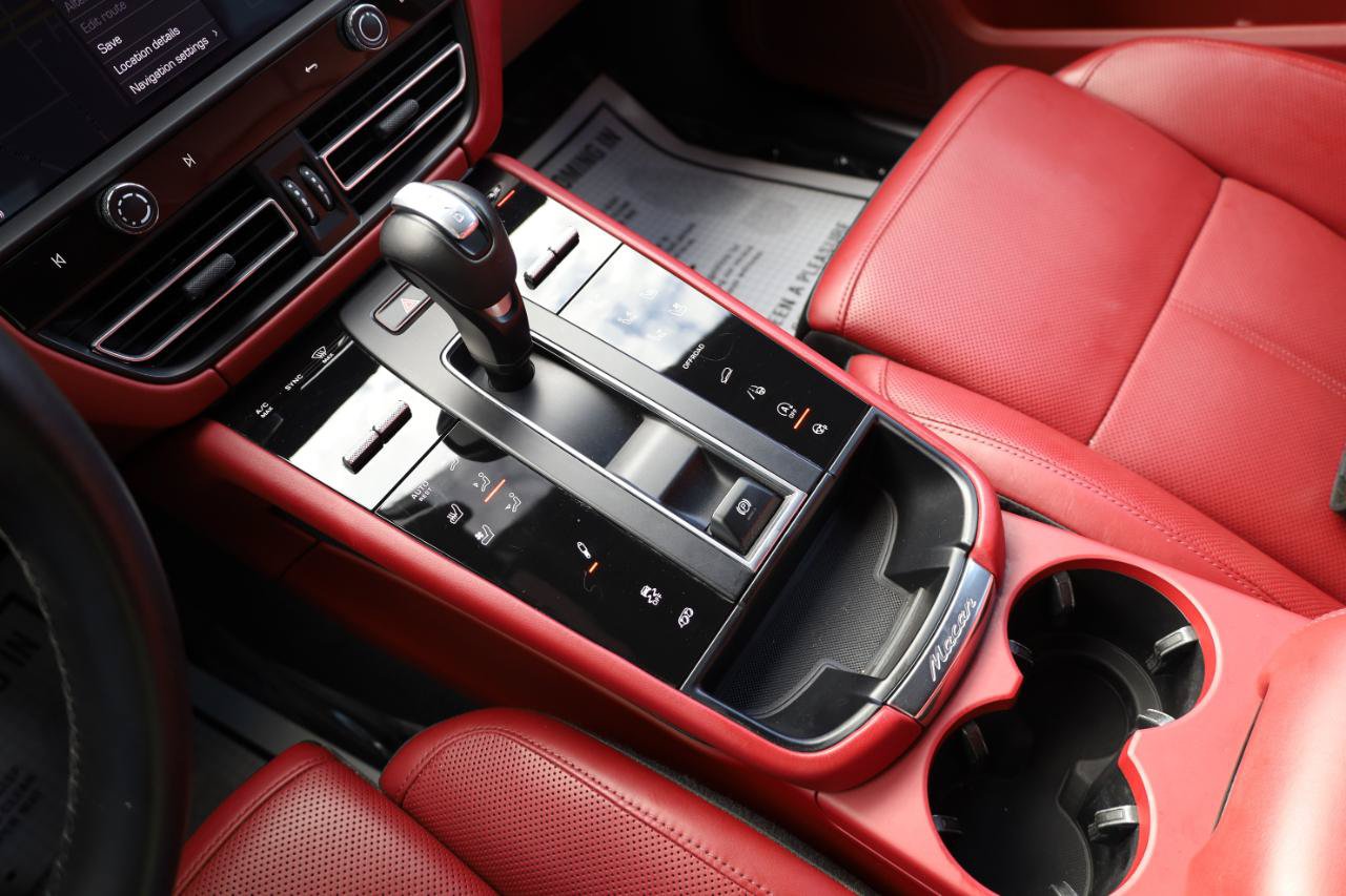 Used 2024 Porsche Macan S AWD/4WD image 14