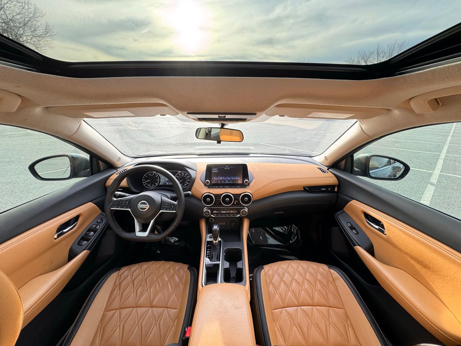 Used 2022 Nissan Sentra SV w/ SV Premium Package image 2